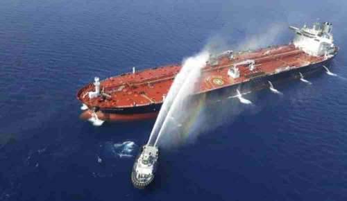 Petroliere in fiamme in Oman, gli Usa: "Colpa dell’Iran"