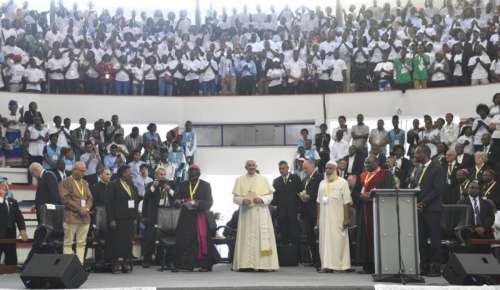 Papa Francesco incontra i giovani del Mozambico