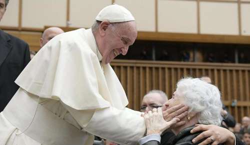 Papa Francesco: "Preghiamo e custodiamo i nonni"