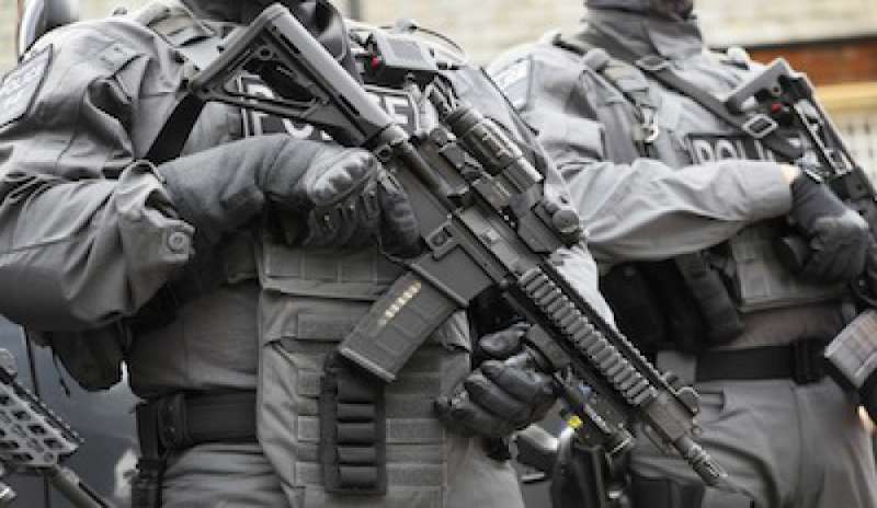 LONDRA SCHIERA GLI C-MAN, 600 UOMINI ARMATI CONTRO IL TERRORISMO