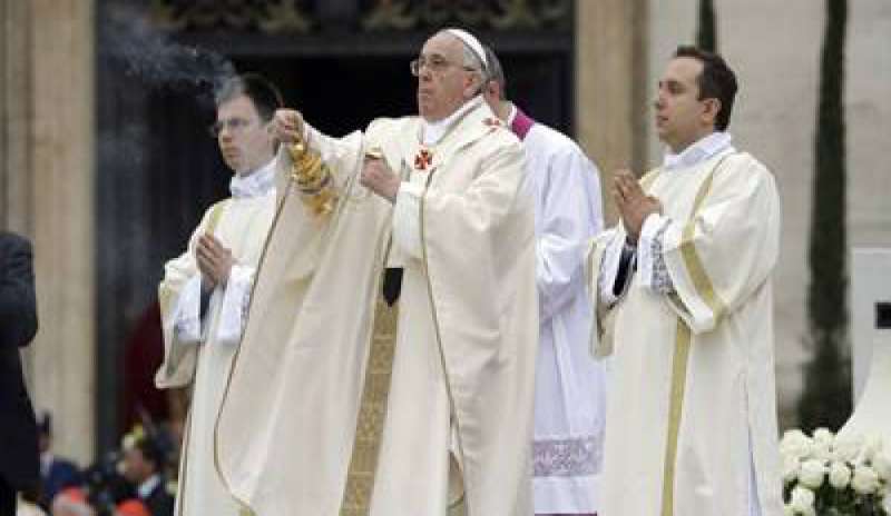 Canonizzati sette nuovi santi. Il Pontefice: “Pregare è lottare”