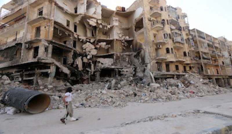 Interrotti i bombardamenti su Aleppo in vista della pausa umanitaria