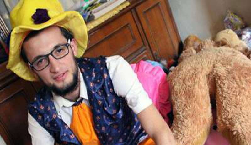 Siria: morto il clown che regalava un sorriso agli orfani di Aleppo