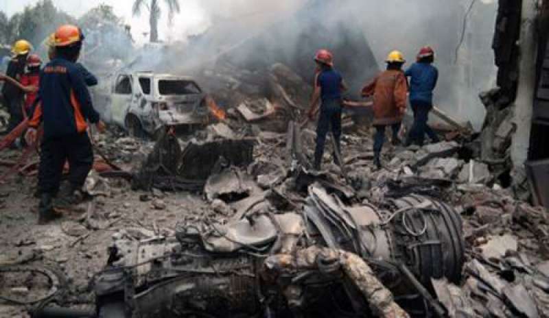 Aereo precipita in Indonesia, 13 morti