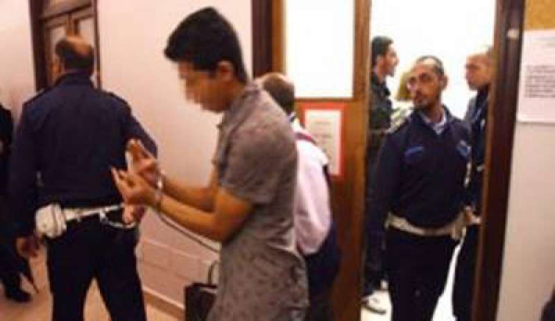 Terrorismo, espulso un tunisino: “Gli era stato ordinato di colpire in Italia”