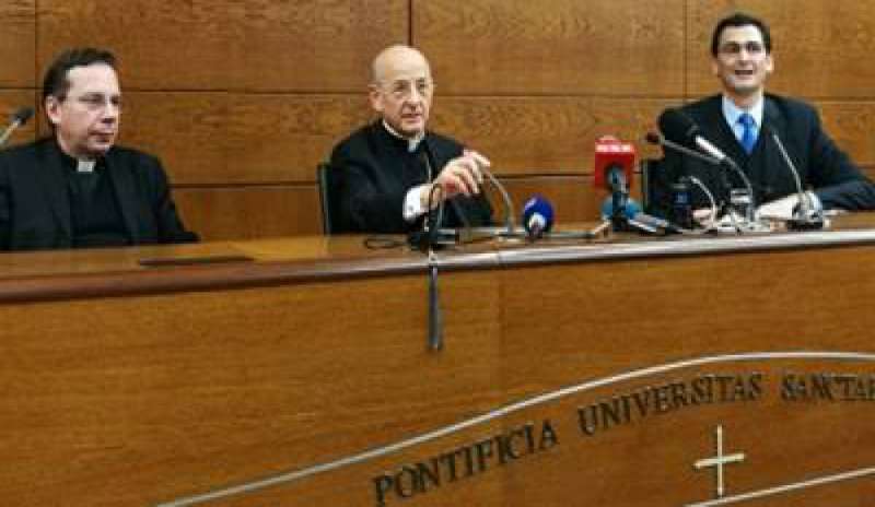 Il prelato dell’Opus Dei: “Giovani, famiglia, povertà le sfide del futuro”