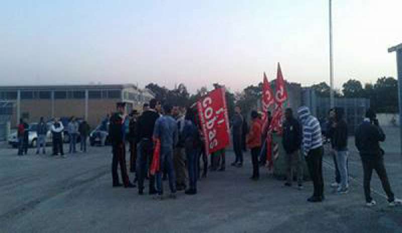 Tangenti per fermare i picchetti nello stabilimento: sindacalisti arrestati