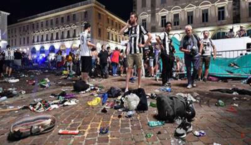 Torino. Nessuna speranza per una ragazza schiacciata dalla calca in piazza San Carlo