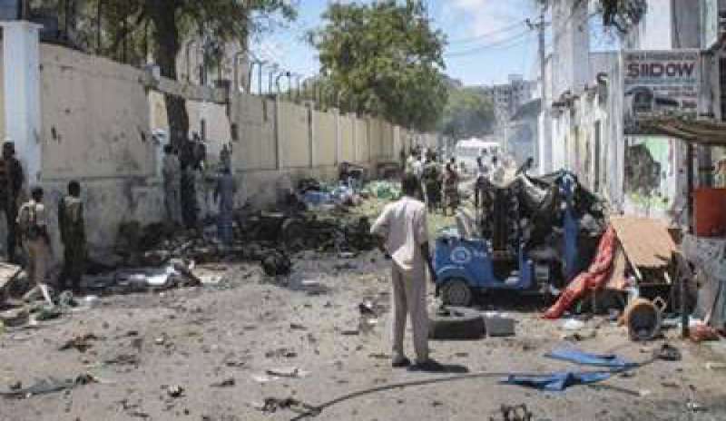 DUPLICE ATTENTATO TERRORISTICO IN SOMALIA: ALMENO 30 MORTI