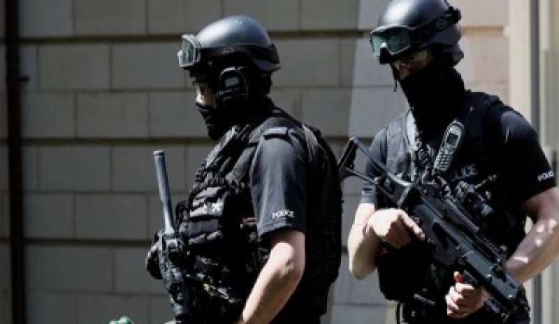 A Manchester usato lo stesso esplosivo di Parigi, scontro tra 007 di Usa e Uk