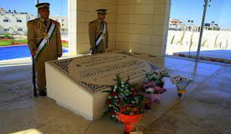 Abu Mazen vuole spostare la tomba di Arafat a Gerusalemme