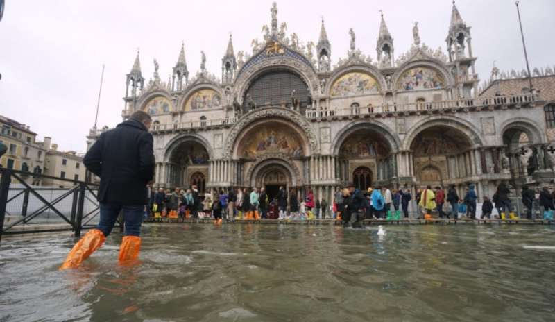 Acqua alta a Venezia, due morti a Pellestrina