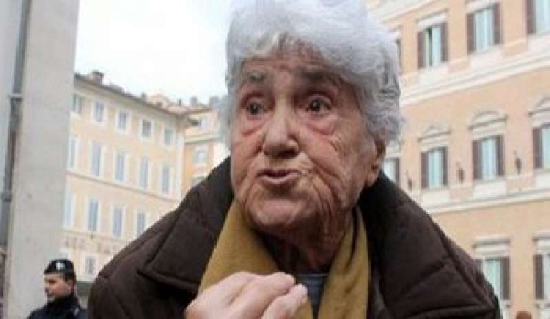 Addio ad Annarella, la nonna trasteverina che bacchettava i politici