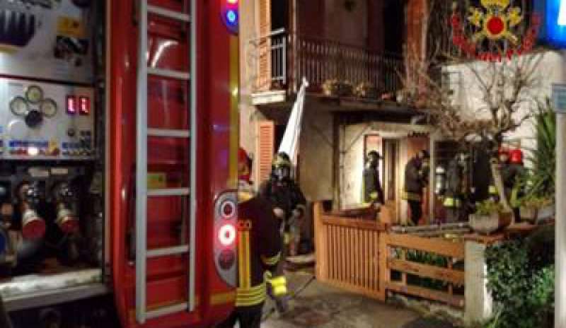 Agliana, fiamme in un appartamento di via Lavagnini: morta la proprietaria 92enne
