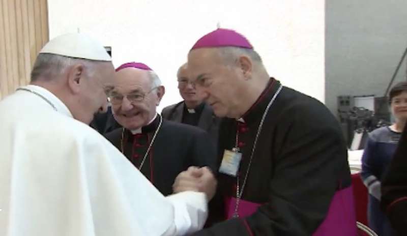 Ai vescovi focolarini: “Eucaristia, forza per andare incontro agli emarginati”