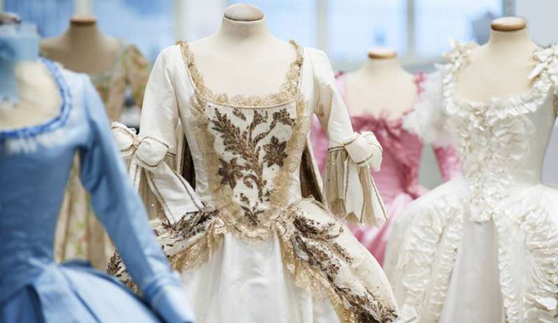 Al Museo del Tessuto in mostra i costumi di “Marie Antoinette”