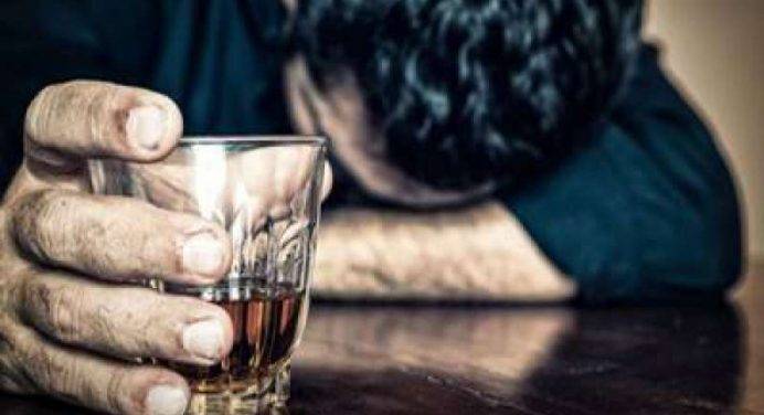 Otto milioni di italiani a rischio alcolismo. Il killer “silenzioso” nella bottiglia