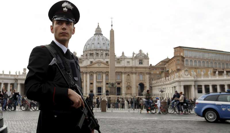 Bomba in una banca vicino San Pietro: allarme rientrato