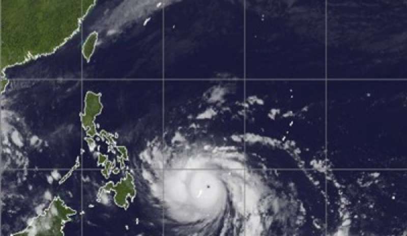 Allarme tifone nelle Filippine: evacuazioni in massa nell’area orientale del Paese