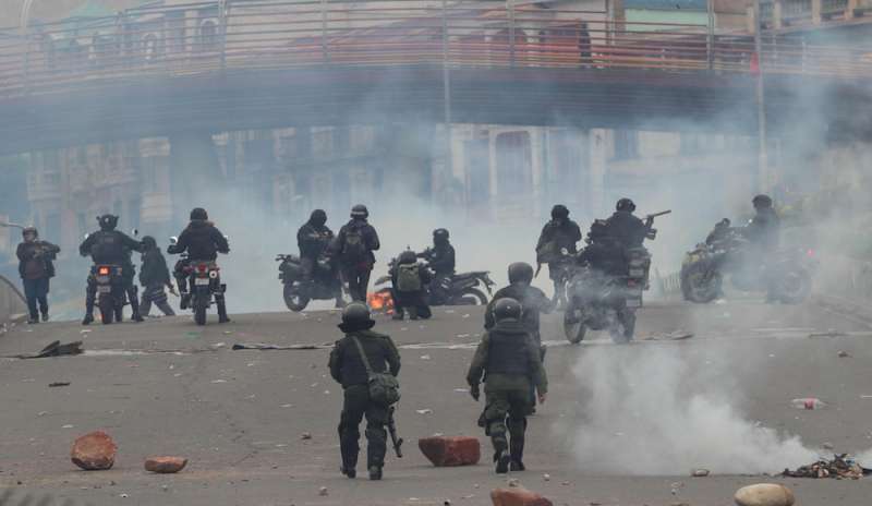 Ancora scontri tra manifestanti e polizia: 3 morti
