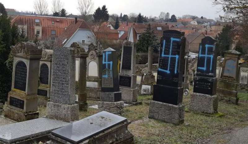 Ancora tombe profanate in un cimitero ebraico in Francia