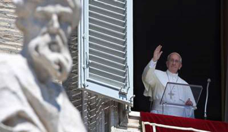 Angelus, Bergoglio: “La vendetta non è mai giusta”