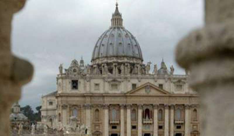 Annuario Pontificio: aumentano nel mondo i battezzati cattolici; in calo sacerdoti, religiose e seminaristi