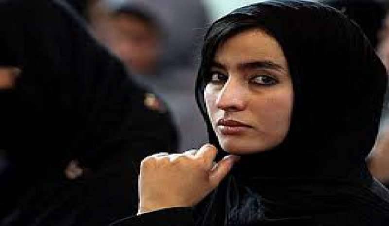 Arabia Saudita, suffragio allargato ma in tv per le donne solo abaya nero