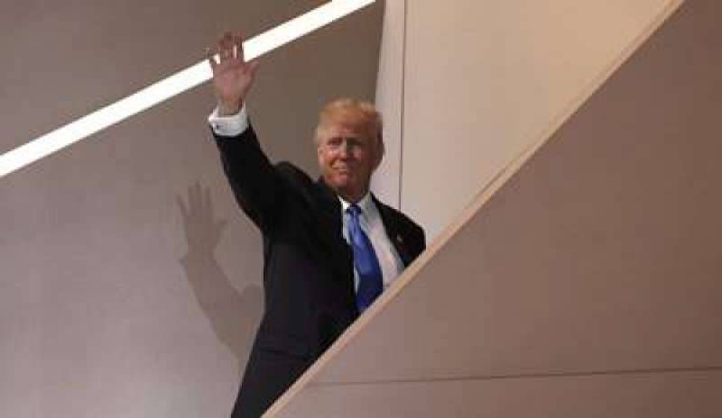 Arrivederci New York, Trump arriva a Washington per giurare da presidente