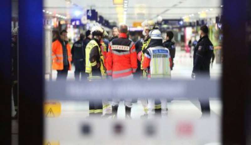 Attacco alla stazione di Dusseldorf, sette i feriti. La Polizia: “Non è terrorismo”