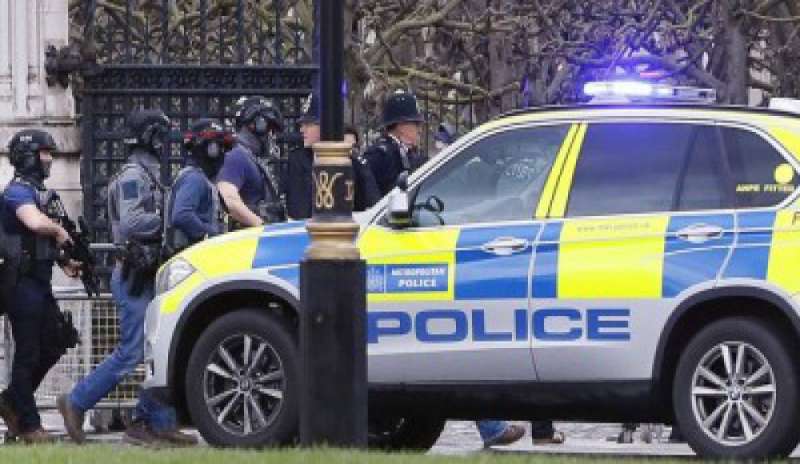 Attentati di Londra: l’Isis rivendica. Perquisizioni e arresti a Barking