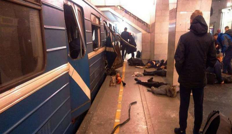 Attentato a San Pietroburgo: almeno 14 morti. L’intelligence: “Il killer è kirghizo”