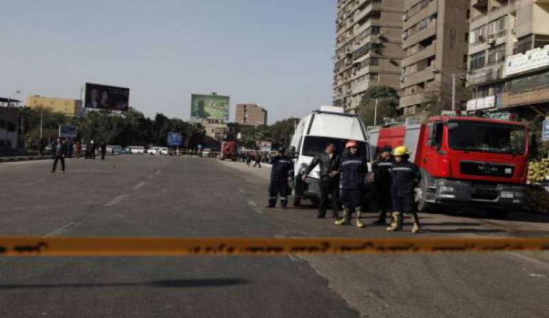 Attentato con autobomba al Cairo, 12 i feriti
