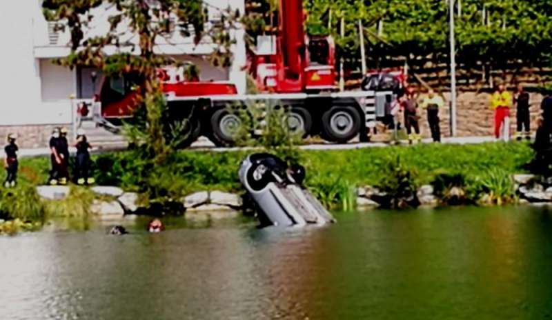 Auto affonda nel lago di Canzolino: morti una coppia e il loro cane