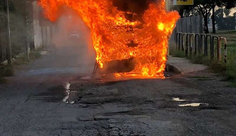 Autobus Atac in fiamme: è il 20esimo nel 2018