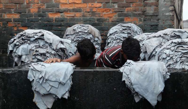 Bangladesh, ogni anno centinaia di lavoratori uccisi da sostanze chimiche
