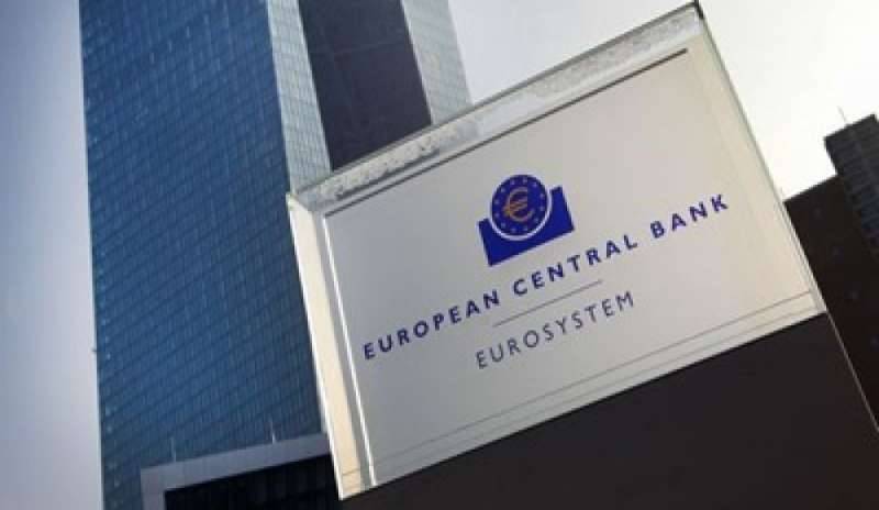 Bce: “Crescita superiore alle attese, ma esistono ancora rischi al ribasso”
