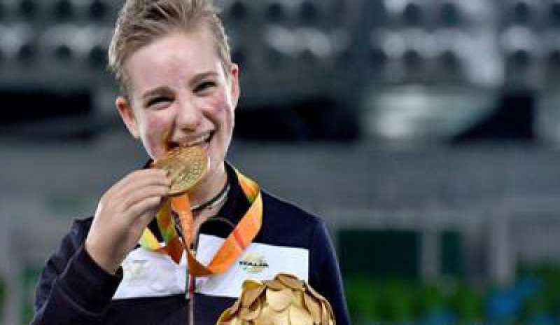 Bebe Vio trionfa nel fioretto: nuova medaglia d’oro alle paralimpiadi