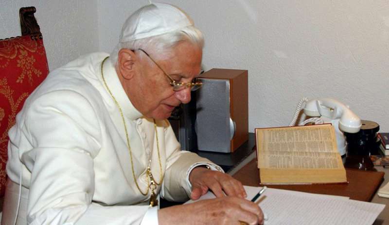 Benedetto XVI torna a far sentire la sua voce