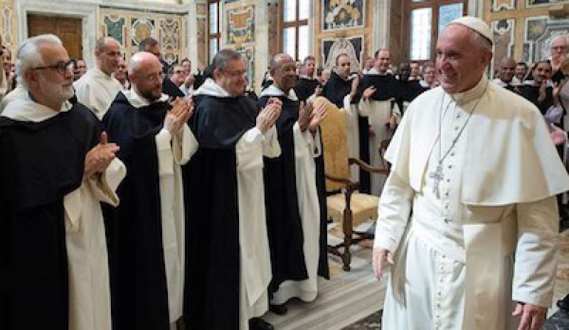 Bergoglio ai Domenicani: “Siate artigiani di opere buone in una società liquida”