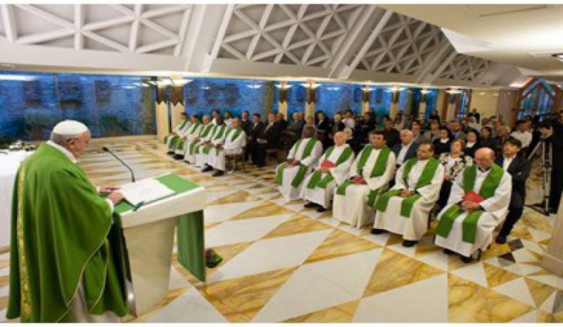 Bergoglio: “No a cristiani ‘pavoni’ che vivono per apparire”