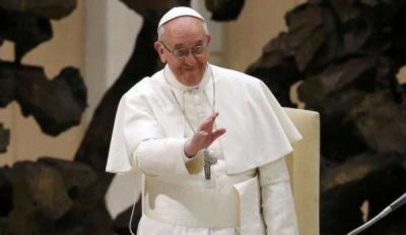 Bergoglio alla Curia Romana: “Guardiamoci dal terrorismo delle chiacchiere”