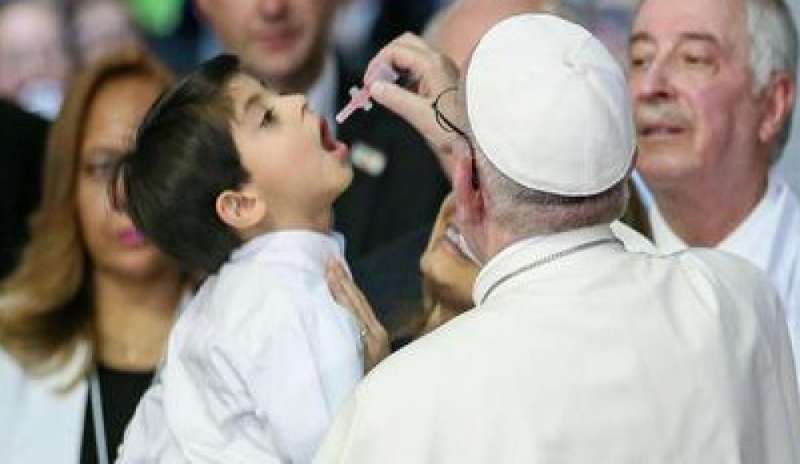 Bergoglio: “La salute è un diritto, non speculare sui malati”