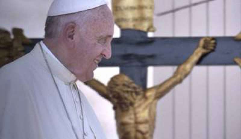 Bergoglio: “Non c’è Dio senza Cristo, un dio senza Cristo è disincarnato, non reale”