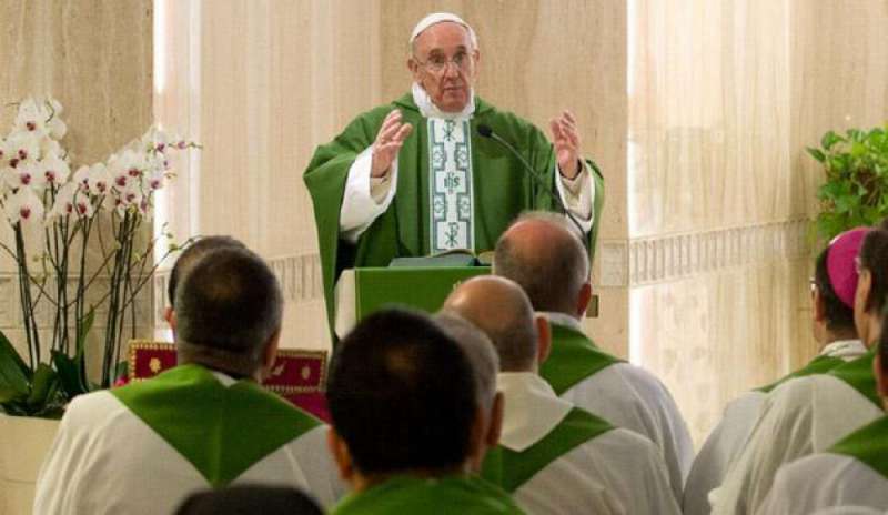 Bergoglio: “Il Regno di Dio è nascosto nella santità della vita quotidiana”