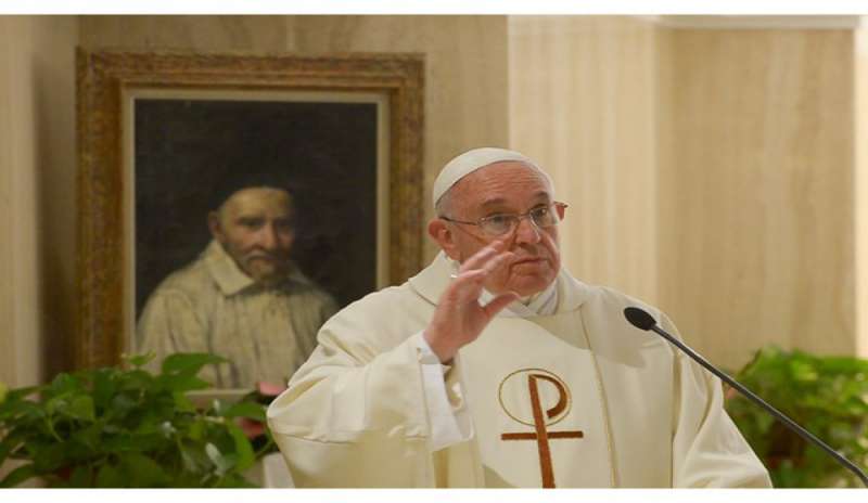 Omelia Santa Marta, Bergoglio: “Satana vuole distruggere l’uomo”