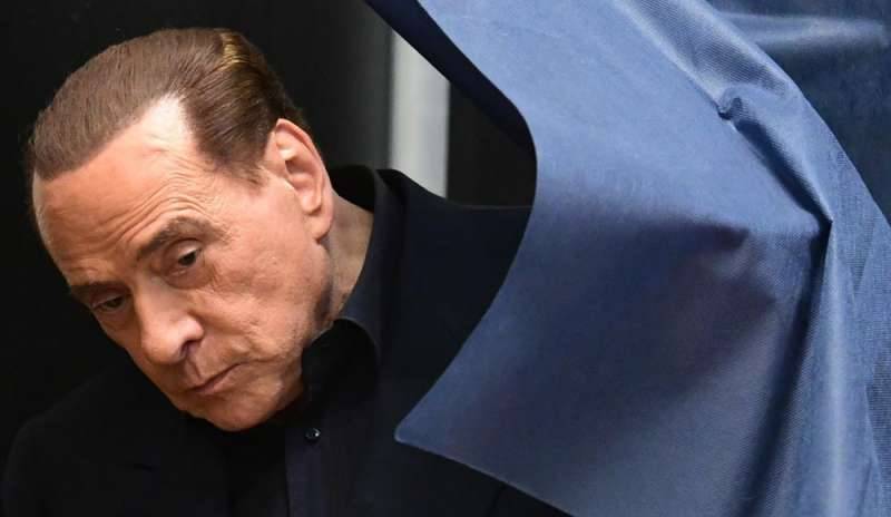Berlusconi a processo per corruzione giudiziaria