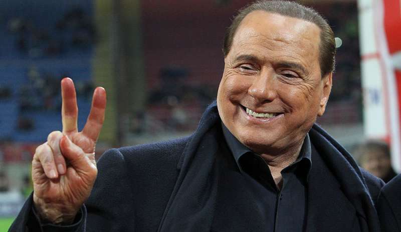 Berlusconi dimesso dall'ospedale: “Non mollo”