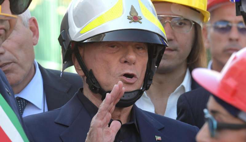 Berlusconi: “O la maggioranza o mi ritiro”
