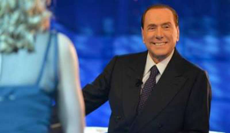 Berlusconi: “Scendo di nuovo in campo per senso di responsabilità”